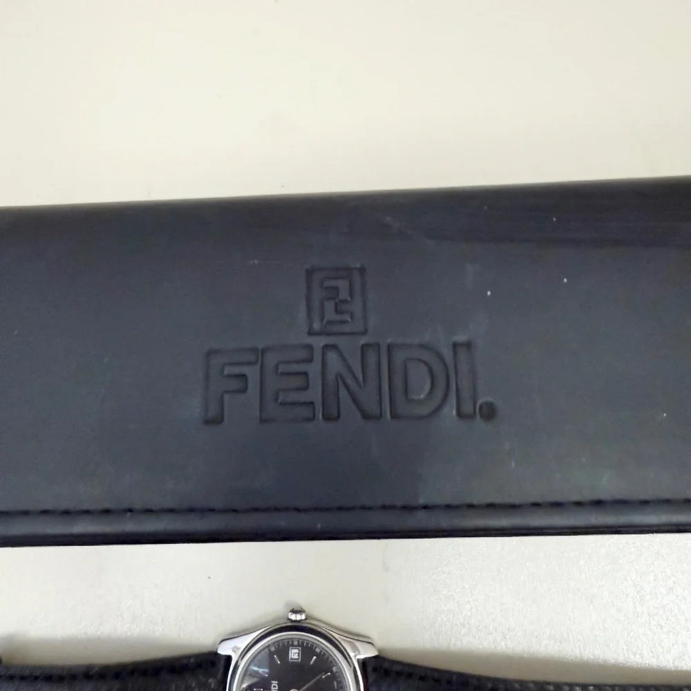 ✨ Vintage Fendi 210L Stainless Steel Watch – Excellent Condition! ✨ - Picture 2 of 11